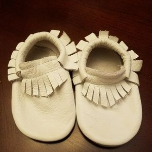 White Tinybabysoles mocs size 3 EUC
